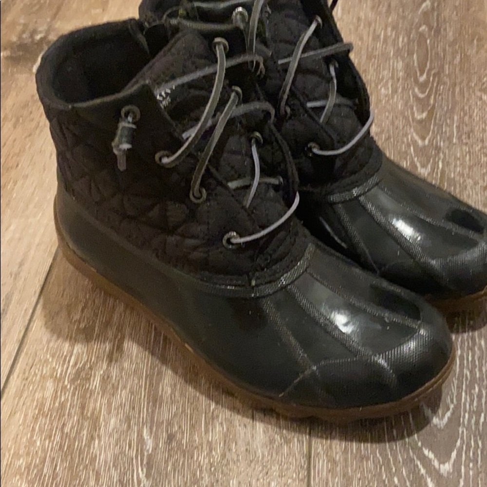 Black sperryduck boots